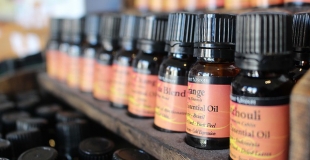 L'aromathérapie : définition, bienfaits et précautions